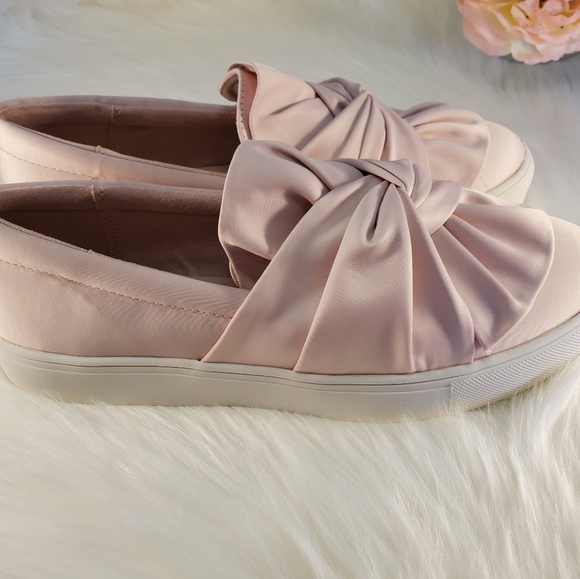 NIB MIA BLUSH VELVET TWIST BOW SNEAKERS SIZE 7.5 - Picture 3 of 6